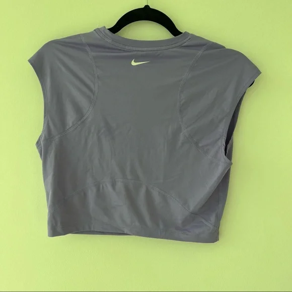 Nike purple cropped tank top - Picture 2 of 3